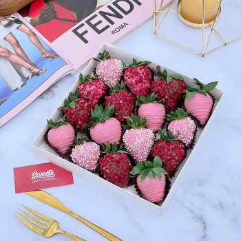 Клубника в шоколаде 16шт - Pink